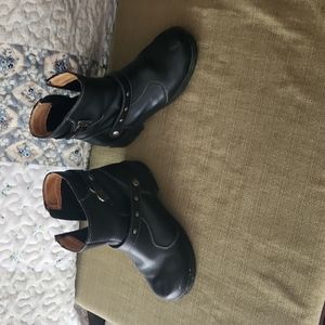 Ladies Milwaukee motorcycle boots.  Also hot leather motorcycle jacket size L